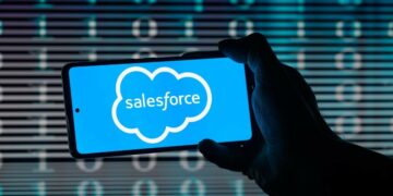 Salesforce não contratará desenvolvedores em 2025
