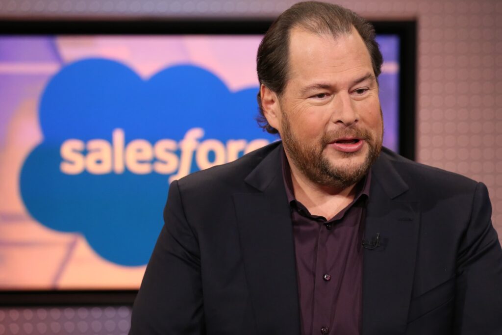 O CEO da Salesforce, Marc Benioff, revelou que a empresa não contratará mais desenvolvedores de software em 2025.